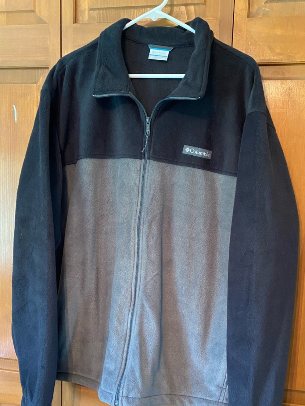Columbia Men's Two-Tone Black and Gray Fleece Jacket